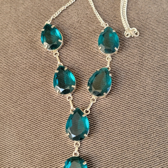 Jewelry - Elegant Teal Necklace with Silver Chain